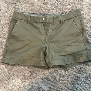 Green 100% cotton Uniqlo shorts size 6